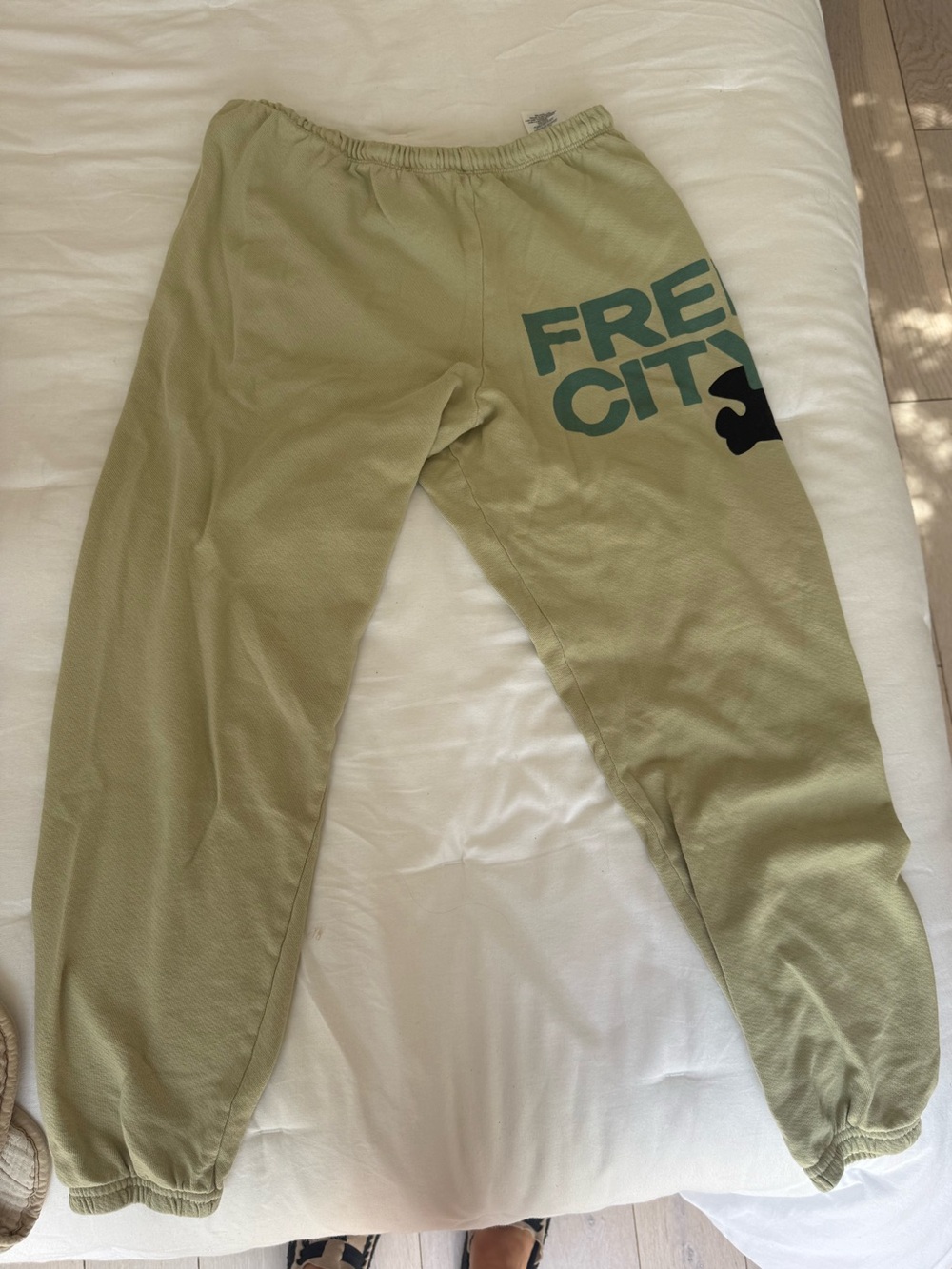 FREE CITY SWEATS